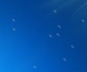 Voc� pode colocar bolinhas transparentes para cair na tela.