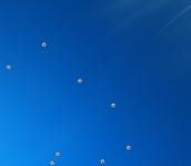 Bolas de futebol podem flutuar pelo desktop.