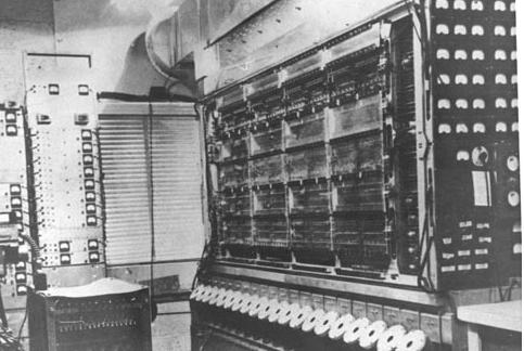 Quanta memória RAM havia no mundo em 1953?