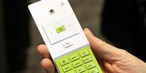 Controle RevoTouch mescla botões físicos e interface touch