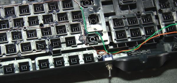 Área 42: Como fazer um teclado iluminado para o seu PC [vídeo]
