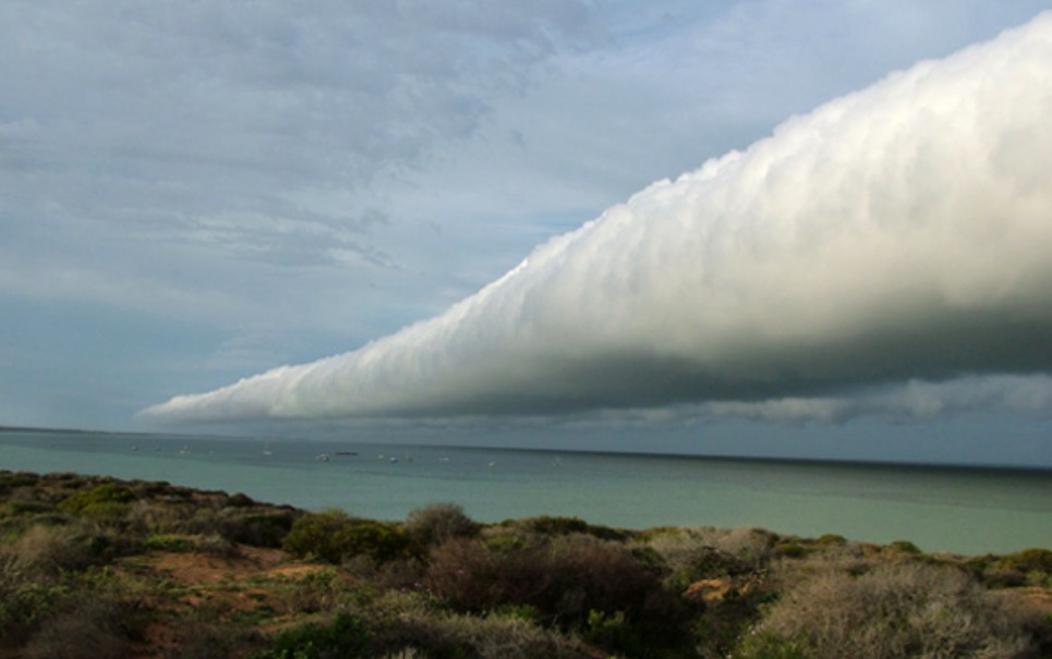 Nuvem gigantesca em forma de tubo é vista no Texas [vídeo]