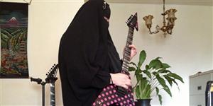 Muçulmana em SP se converte às guitarras de uma banda de Heavy Metal