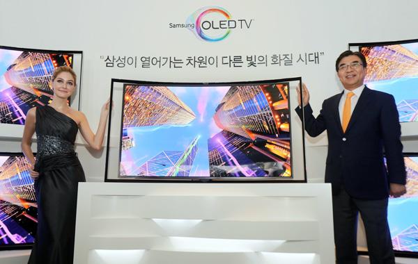 Samsung libera TV OLED de tela curva para venda