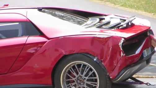 Lamborghini Parkour sofre danos durante demonstração [vídeo]