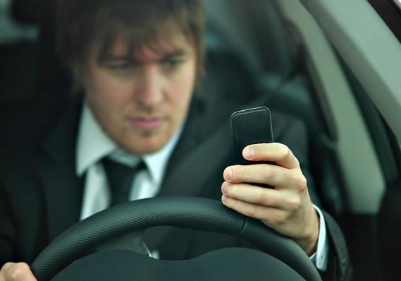 Estudo diz que uso de celulares não influencia em acidentes de trânsito