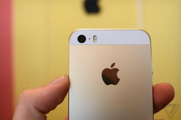 Apple já sofre com falta de unidades do iPhone 5S dourado