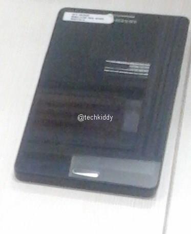 Galaxy Note 3: nova foto vazada, versão mais barata e fim do plástico?