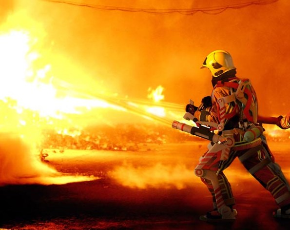 Projeto de exoesqueleto transforma bombeiros no Homem de Ferro