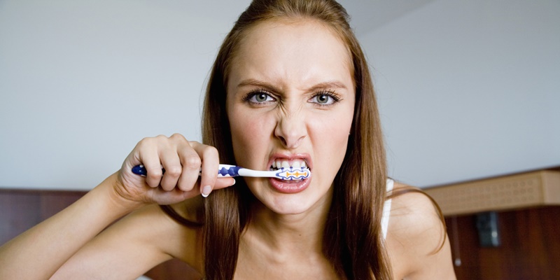Descubra o que causa o amarelamento dos dentes Descubra o que causa o amarelamento dos dentes