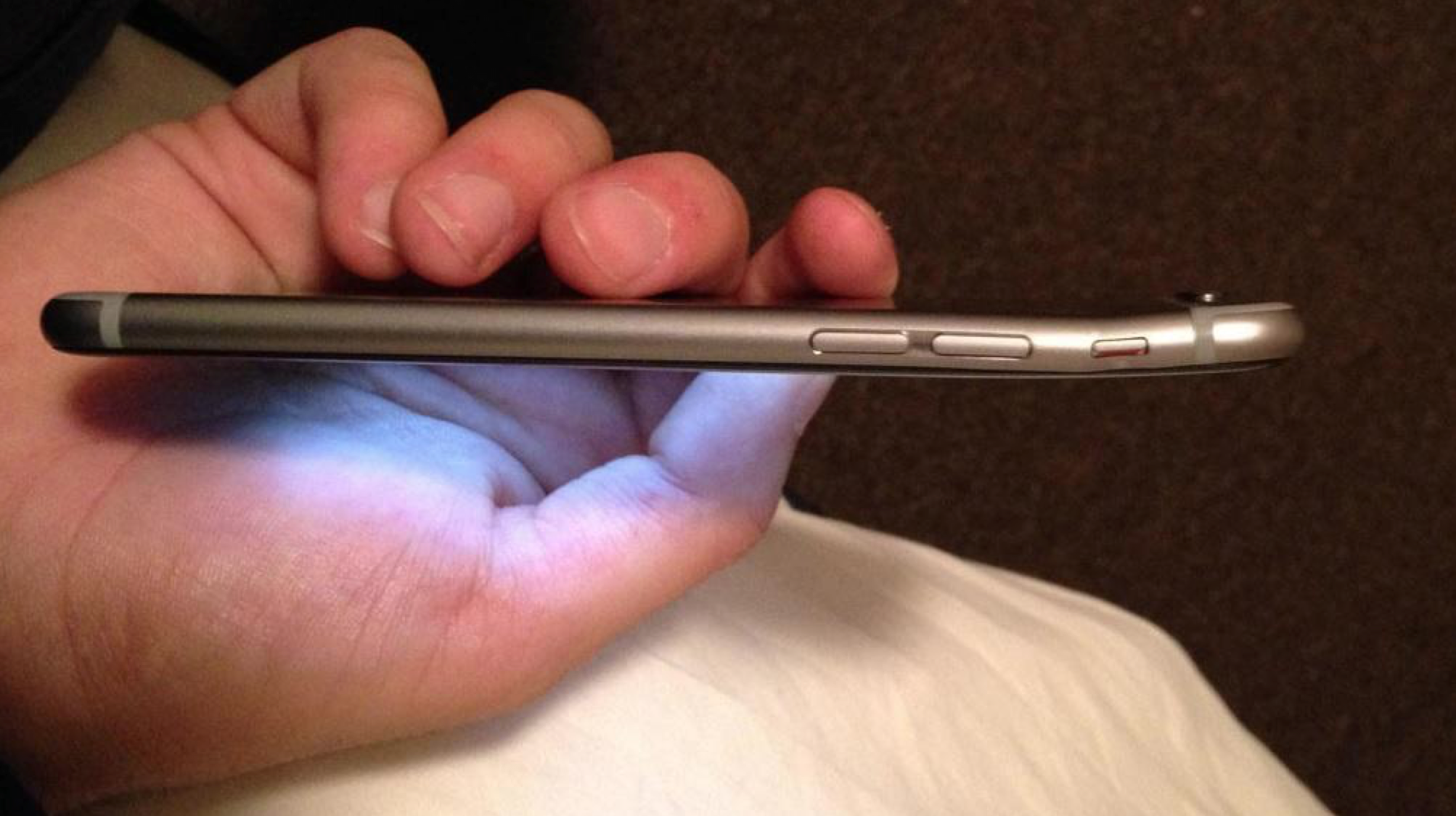 Donos de iPhones 6 estão dobrando os celulares acidentalmente nos bolsos