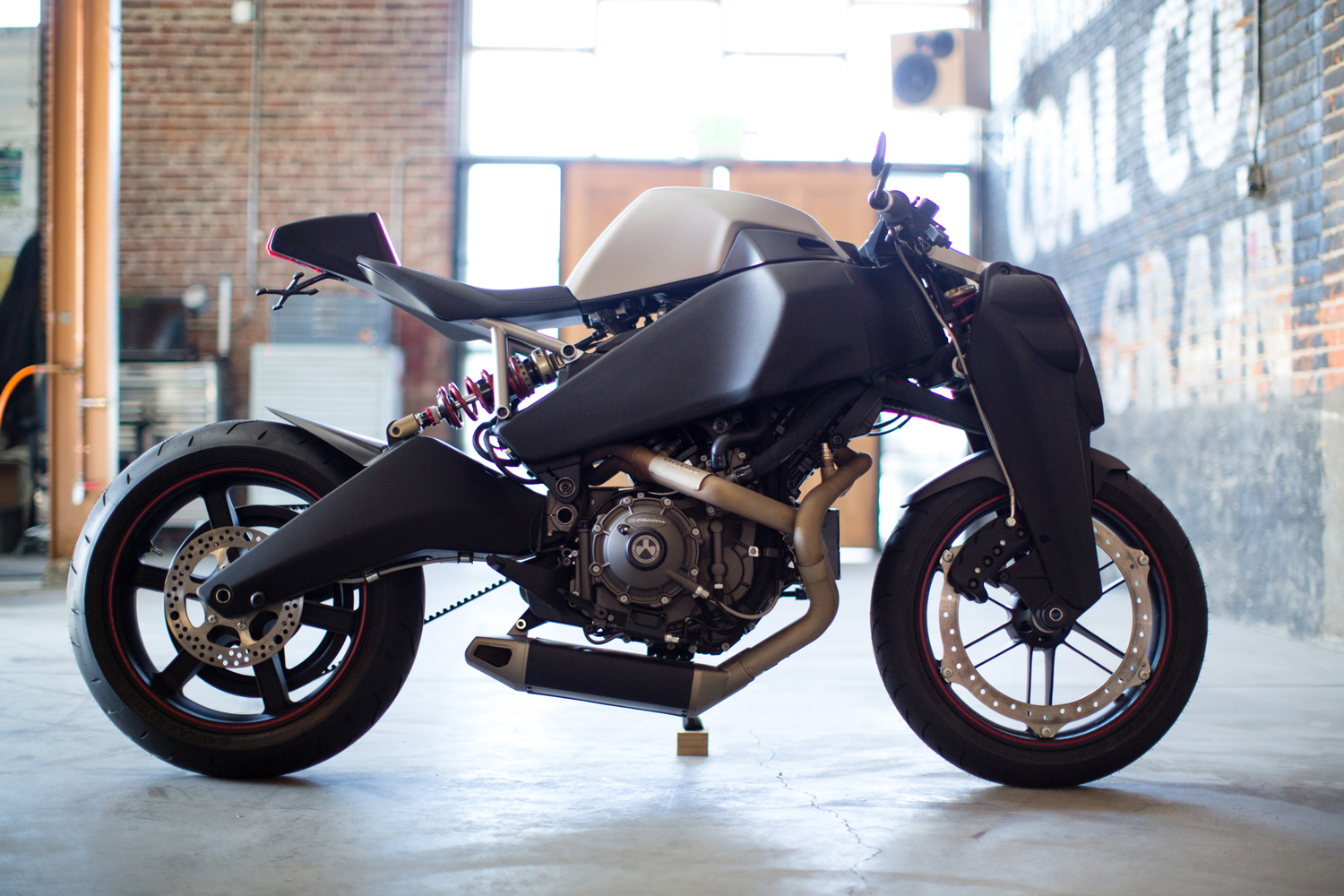 Ronin 47: a moto superesportiva com design futurista e edição limitada