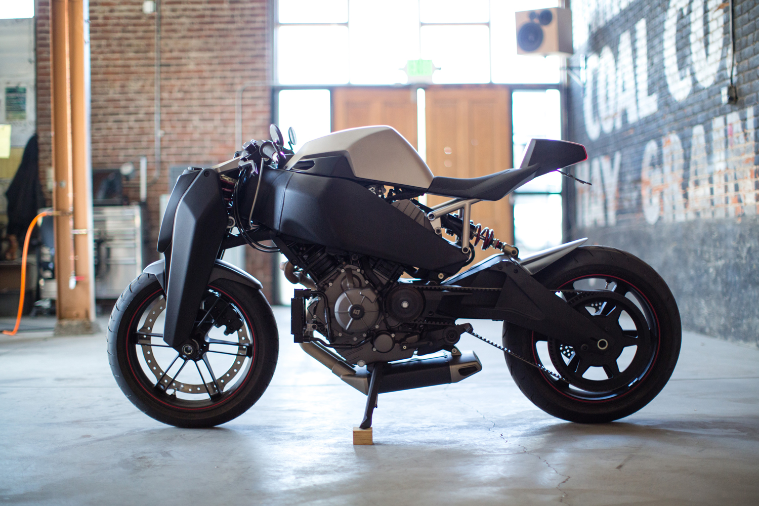 Ronin 47: a moto superesportiva com design futurista e edição limitada