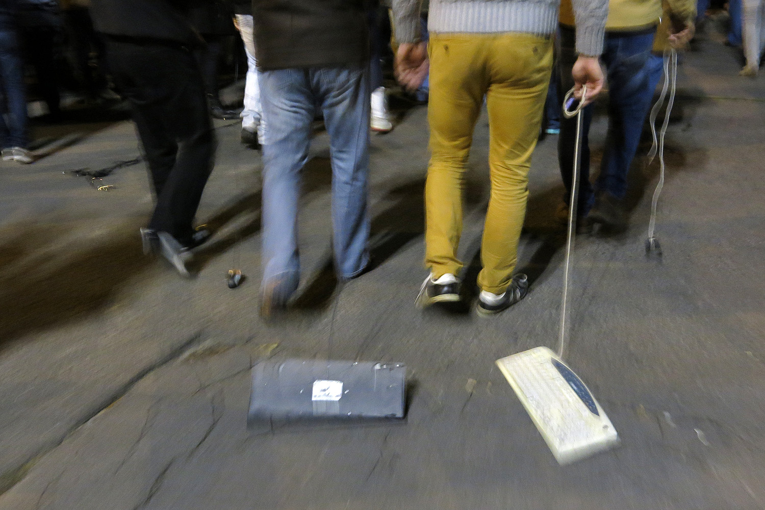 Húngaros protestam contra nova cobrança de internet proposta pelo governo