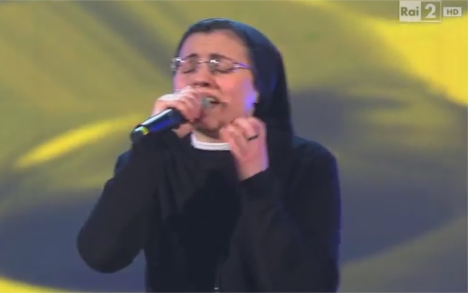 Freira canta no The Voice italiano e surpreende jurados em audição às cegas