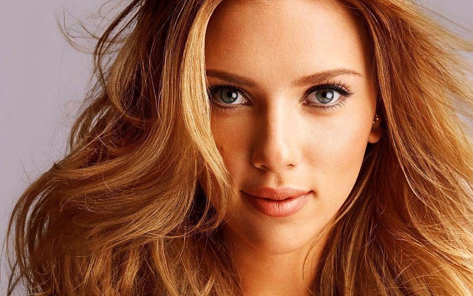 Estas 7 celebridades têm irmãos gêmeos desconhecidos