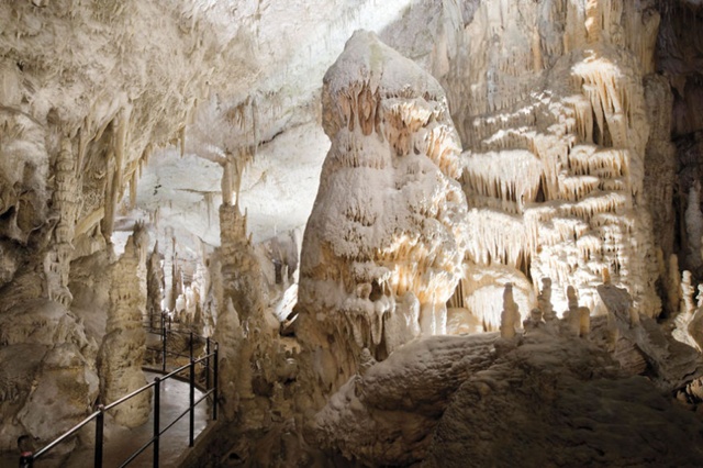 Cavernas - espalhadas pelo mundo 02085223447013