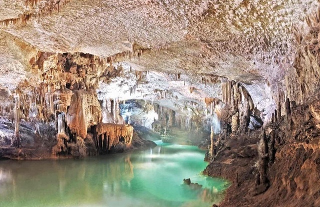 Cavernas - espalhadas pelo mundo 02085347048016