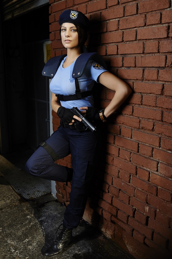 Modelo de Jill Valentine faz cosplay da personagem de Resident Evil