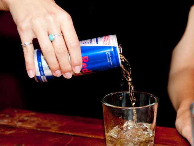 Energético misturado com bebidas alcoólicas teria mesmo efeito que cocaína 6