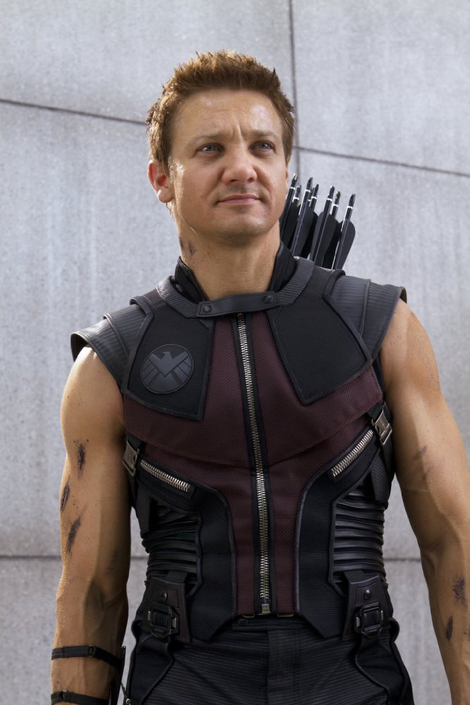 Jeremy Renner o Gavião Arqueiro do Universo Marvel quebrou os braços