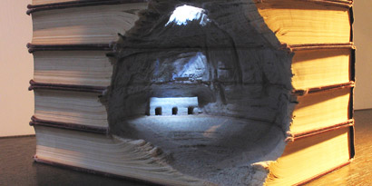 Imagem de: Esculturas feitas com livros deixarão você de boca aberta