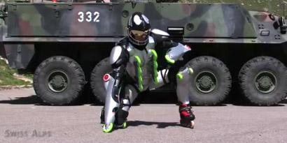 Imagem de: Rollerman: o homem que desafia a morte com 31 rodas