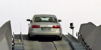 Imagem de: Que tal testar os freios de um Audi A6 em uma montanha-russa?