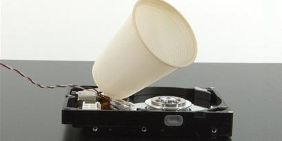 Imagem de: Área 42: como construir alto-falantes com um HD velho [vídeo]