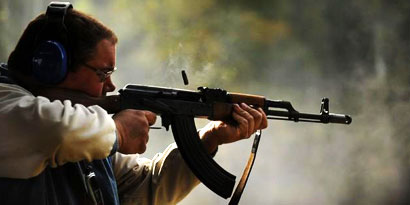 Imagem de: Rússia modernizará o rifle AK-47, a arma mais mortal do mundo