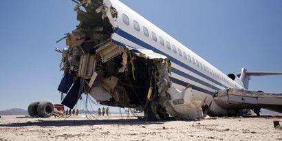 Imagem de: Boeing 727 é derrubado para demonstrar queda de avião de passageiros