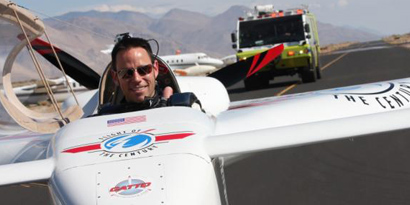 Imagem de: Long-EZ é o primeiro avião elétrico a superar 320 km/h [vídeo]