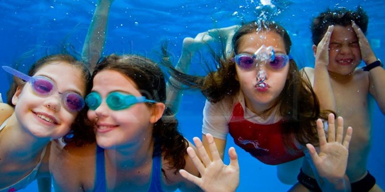 Nadar depois de comer é mesmo perigoso?