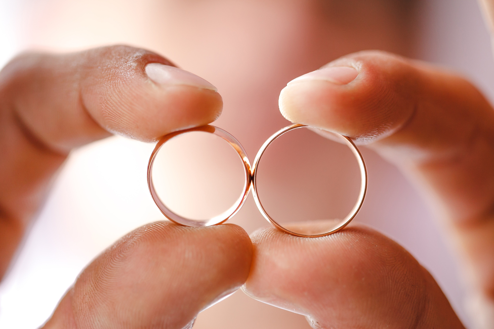 Resultado de imagem para Anel Casamento Dedo