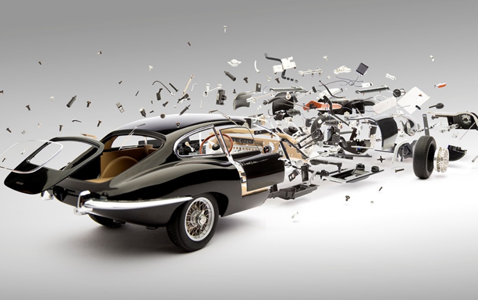 Fotógrafo faz imagens impressionantes de carros se desintegrando