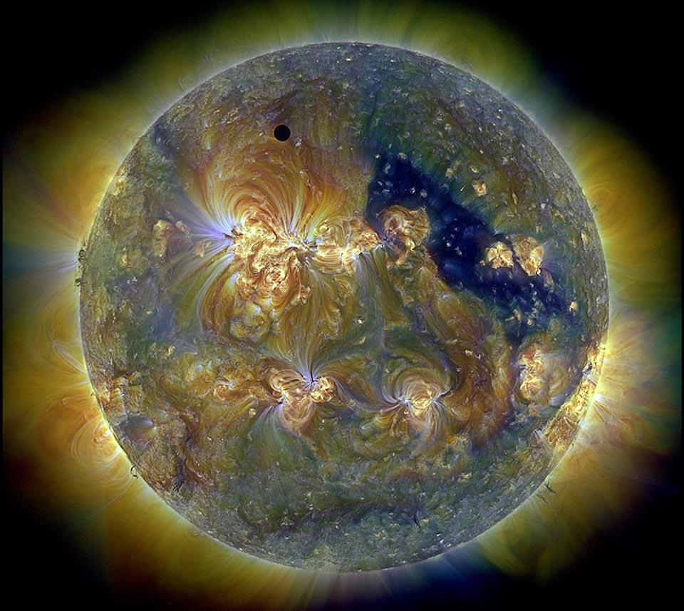 sonda-espacial-captura-imagem-sensacional-de-v-nus-diante-do-sol-mega