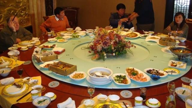 Resultado de imagem para mesa de almoço na china