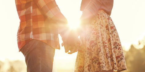 Imagem de: Começar um namoro diminui uso e aumenta alegria nos posts do Facebook