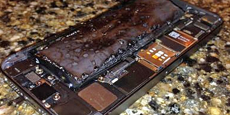 Imagem de: Como fica um iPhone 5S após pegar fogo?