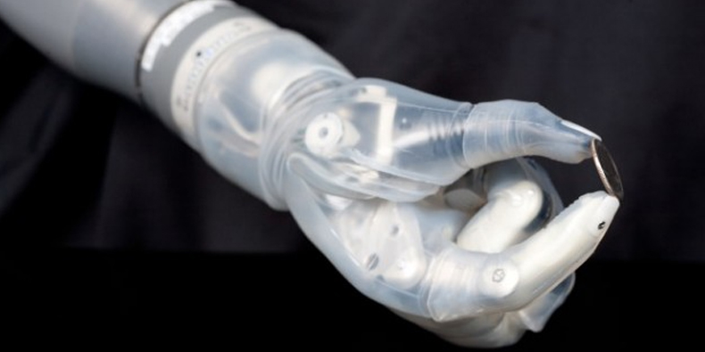 Imagem de: Braço mecânico ligado ao cérebro recebe aprovação do governo americano