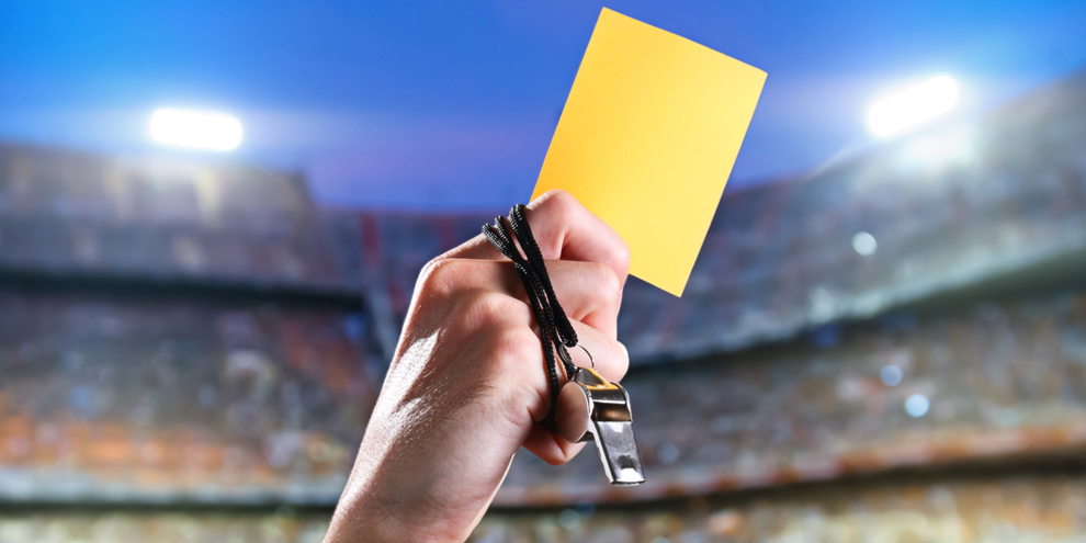 Você sabe como surgiu o cartão amarelo usado nos jogos?