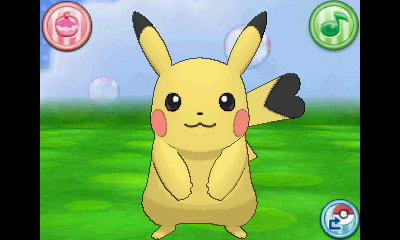 Cosplay Pikachu, com cauda em formato e mancha de coração
