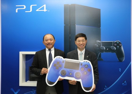 Universidade cria curso de PlayStation com mesas no formato de DualShock
