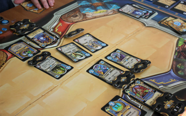 Hearthstone vira um jogo de cartas de verdade na China