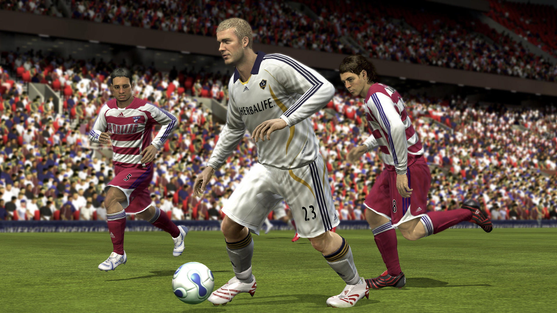 FIFA 08 (2007)
(Xbox 360, PS3, Wii, PC, PS2, PSP, DS e plataformas móveis) | Capa: Wayne Rooney e Ronaldinho | Narração e comentários: Martin Tyler, Andy Gray e Clive Tyldesley