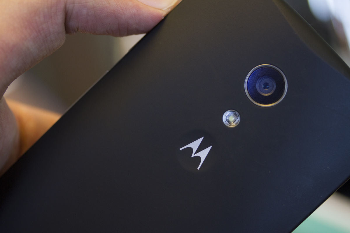 Lenovo cria flash removível para selfies - Mega Curioso