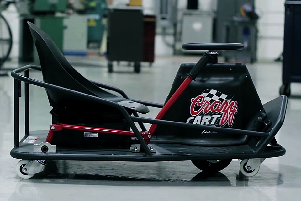 Imagem de: Crazy Cart XL: carro elétrico que faz manobras extremas ganha versão adulta