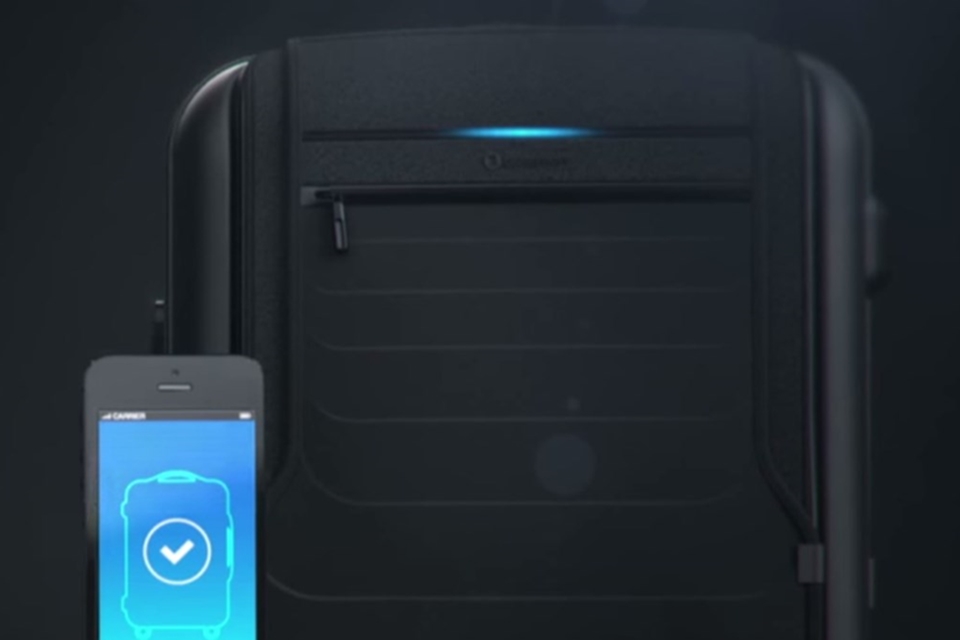 Imagem de: Bluesmart, a mala que recarrega seu celular, tem GPS e trava eletrônica