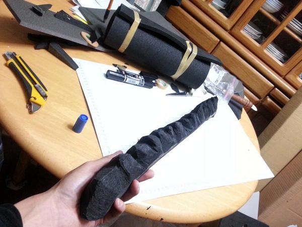 Homem cria réplica de arma de Bloodborne
