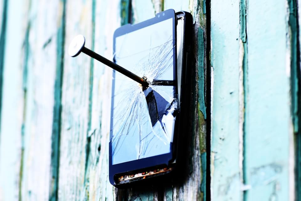 Imagem de: 5 tecnologias que prometem acabar com o pânico de quebrarmos os eletrônicos